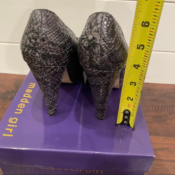 Madden Girl Micolee Snakeskin Peeptoe Pumps Sz 7 - Picture 8 of 11